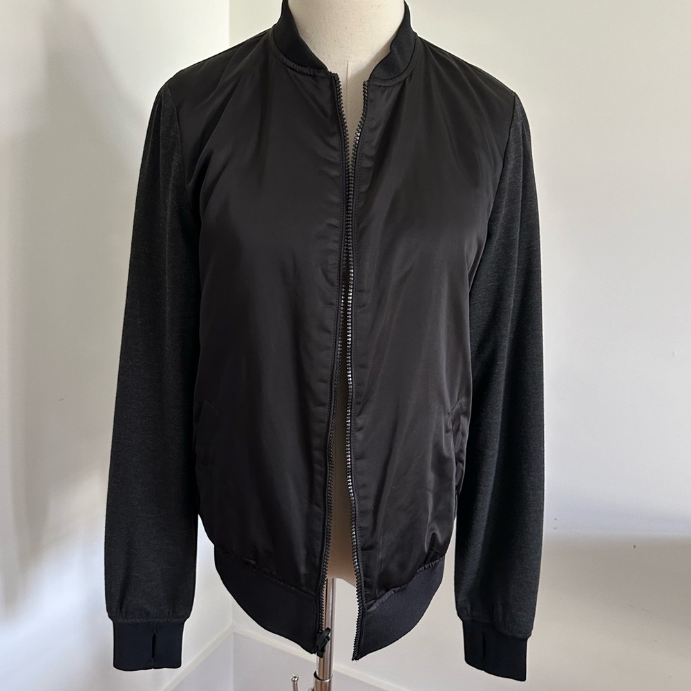 $179 - Blanc Noir Reversible bomber jacket- black/ navy - Small - Picture 6 of 8